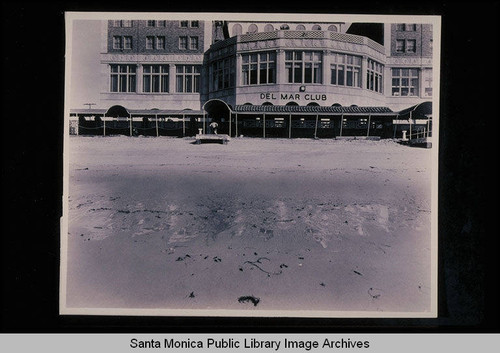 Santa Monica tide studies in front of the Del Mar Club with tide 0.0 feet at 12:10 PM on December 15, 1937