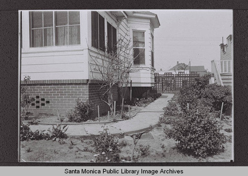 Side yard of a house on Second Street near Colorado Avenue, Santa Monica, Calif