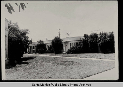 Streamline Moderne style apartment court, 2310-2332 Thirty-Third Street, Santa Monica, Calif