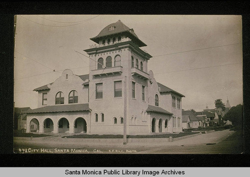 City Hall on the corner of Fourth Street and Santa Monica Blvd., Santa Monica, Calif