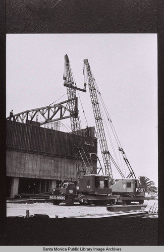 Heisler & Woods Crane by the Santa Monica Civic Auditorium construction site, July 1957