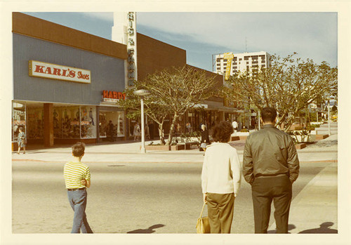 West side of Third Street Mall (1200 block) looking north from Arizona Ave. on February 14, 1970. Karl's Shoes can be seen