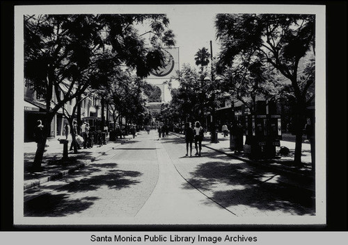 Santa Monica Third Street Promenade looking south from Santa Monica Blvd