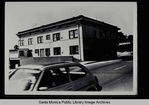 Vernacular Classical Revival apartment building, 1642 Ocean Avenue, Santa Monica, Calif., built 1920