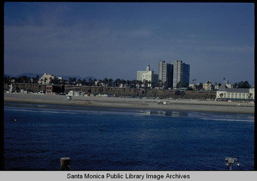 Santa Monica shoreline in front of the California Incline