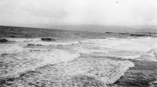 High tide at Santa Monica Beach, Calif