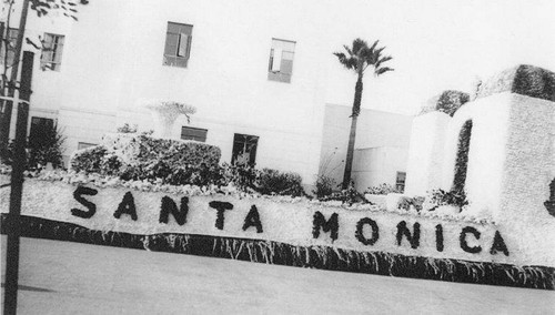 Santa Monica "second place" float in the 1947 Rose Bowl Parade