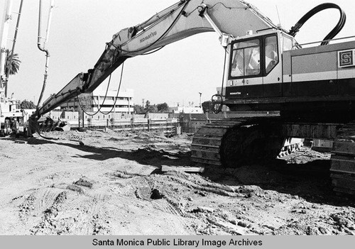 Construction equipment on the site of the new Main Library, Santa Monica Blvd. and Sixth Street, Santa Monica, Calif. looking toward Seventh Street (Library built by Morley Construction. Architects, Moore Ruble Yudell.) January 23, 2004