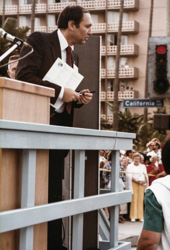 Santa Monica Mayor Ken Edwards at Olympic torch relay on July 21, 1984, Santa Monica, Calif