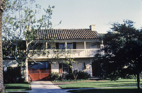 Western Union and other businesses at the Central Tower Building, 1424 Fourth Street, Santa Monica, Calif