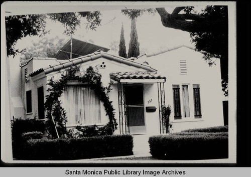 Spanish Colonial Revival bungalow, 958 Twenty-Second Street, Santa Monica, Calif., built 1923 by C.D. Colby