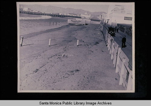 Tide studies looking north from the Promenade to the Santa Monica Pier with tide 3.9 feet at 10:32 AM on January 10, 1939