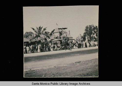 First Santa Monica automobile road race on Ocean Avenue between Washington and California Avenues