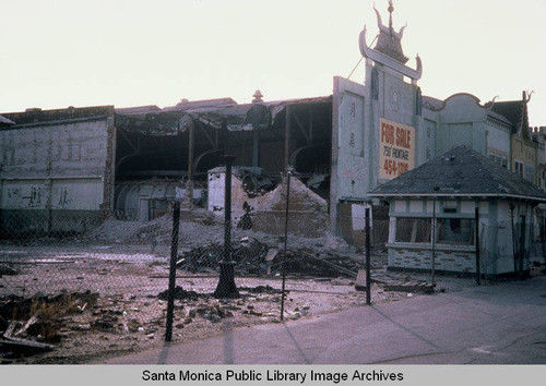 Ruined buildings on the abandoned Pacific Ocean Park Amusement Pier ...