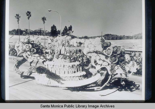 Santa Monica City Float Pasadena Tournament of Roses entry in 1975 (First Prize, Class A-6)