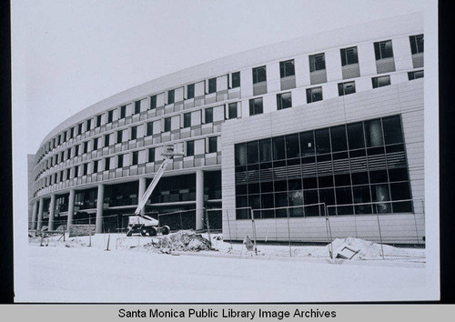 Construction of the new Rand Corp. building, designed by Architects Paul Danna and Jose Palacios, on Main Street, Santa Monica, Calif., July 25, 2004