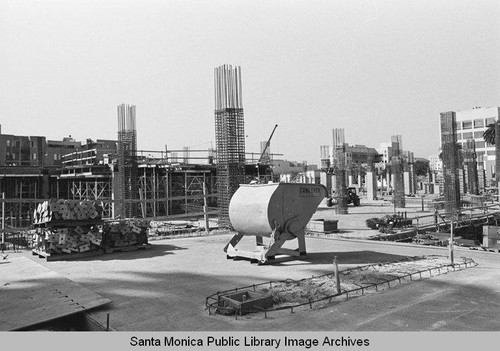 Construction of the New Main Library, second floor looking towards Santa Monica Blvd.and Sixth Street, Santa Monica, Calif. (Library built by Morley Construction. Architects, Moore Ruble Yudell.) June 10, 2004