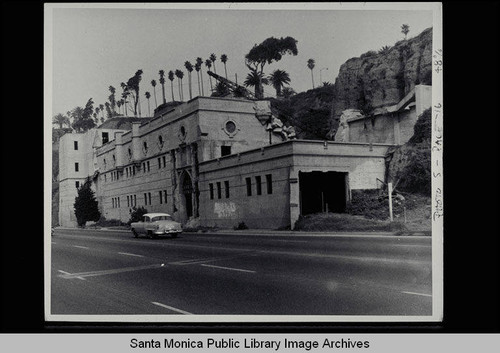 Sorrento ruins (the foundations of the Gables hotel) on Pacific Coast Highway, Santa Monica, Calif