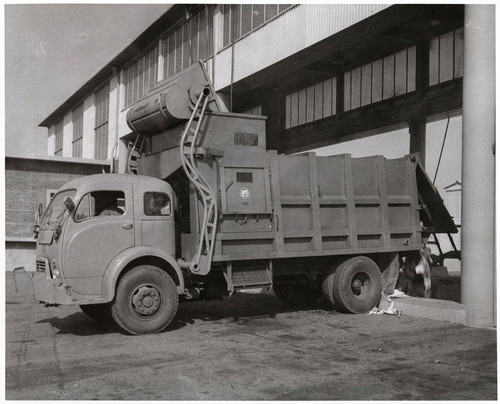 Hydro E-Z Pack sanitation truck, Santa Monica, Calif