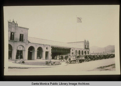 Pacific Palisades Association Building with storefronts