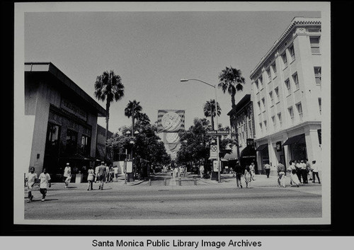 Santa Monica Third Street Promenade looking north from Santa Monica Blvd