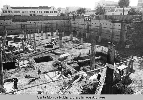 Construction of the parking garage underneath the new Main Library, Santa Monica Blvd. and Sixth Street, Santa Monica, Calif. (Library built by Morley Construction. Architects, Moore Ruble Yudell.) January 27, 2004