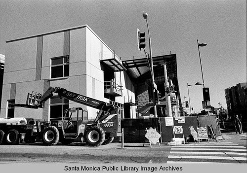 Skytrak equipment at the entrance to the new Main Library, 601 Santa Monica Monica Blvd., Santa Monica, Calif. (Library built by Morley Construction. Architects, Moore Ruble Yudell.) December 11, 2004