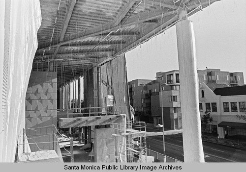 Detail of the belvedere and main entrance column at Santa Monica Blvd. during construction of the new Main Library (Santa Monica Public Library, 601 Santa Monica Blvd. built by Morley Construction. Architects, Moore Ruble Yudell.) December 16, 2004