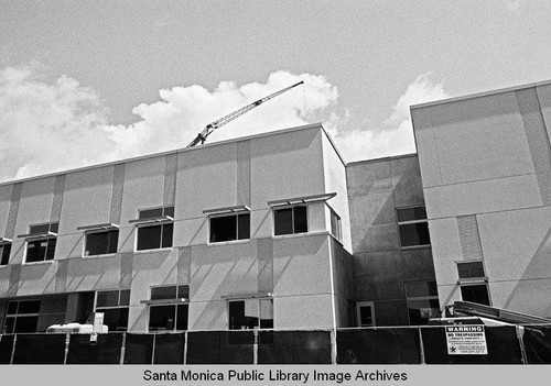 Construction of the new Main Library from Sixth Street (Santa Monica Public Library, 601 Santa Monica Blvd. built by Morley Construction. Architects, Moore Ruble Yudell.) March 28, 2005