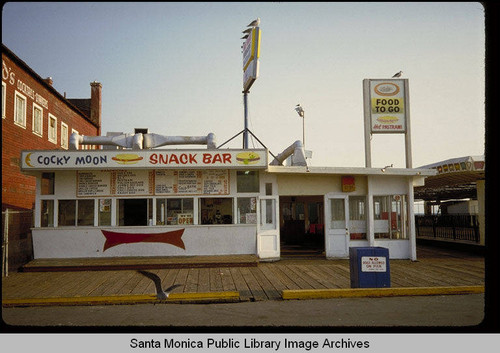 Cocky Moon Snack Bar on the Santa Monica Pier in November 1985