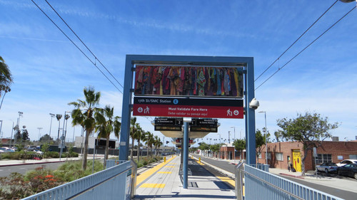 Artwork on gateway arches at Expo Line 17th St/SMC station, April 28, 2017