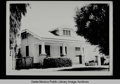 Craftsman bungalow, 422 Ashland Avenue, Ashland District, Santa Monica, Calif., built 1915 for Henry P. Schofield