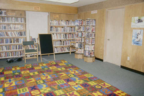 Interior of the Montana Avenue Branch Library at 1704 Montana Avenue in Santa Monica before the 2001-02 remodel designed by Architects Killefer Flammang