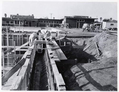 Construction of the Santa Monica Municipal Swimming Pool, setting form for water collection trough, December 29, 1950