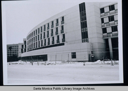 Construction of the new Rand Corp. building, designed by Architects Paul Danna and Jose Palacios, on Main Street, Santa Monica, Calif., July 25, 2004