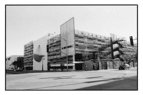 "Cradle" sculpture designed by Ball Nogues Studio, Los Angeles, installed on the parking structure of the new Santa Monica Place, July 27,2010