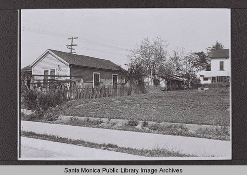 House behind the Veranda Apartments (1557 Second Street) on Colorado Avenue, Santa Monica, Calif