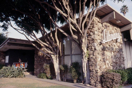 Exterior of the Montana Avenue Branch Library at 1704 Montana Avenue in Santa Monica before the 2001-02 remodel designed by Architects Killefer Flammang