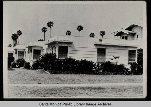 Streamline Moderne court, 844 Tenth Street, Santa Monica, Calif