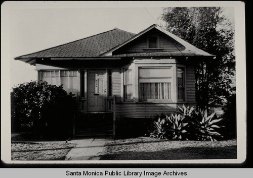 Turn-of-the-century cottage, 2634 Third Street in the Third Street Historic District, Santa Monica, Calif