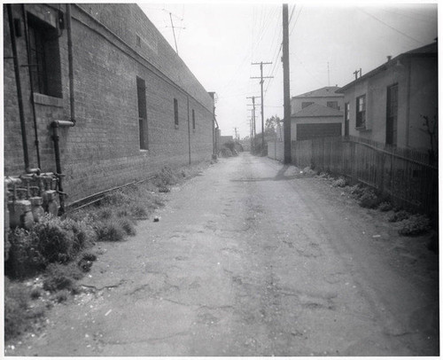 Alley on Santa Monica Blvd. between Yale Street and Harvard Street in Santa Monica, March 26, 1956