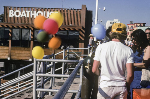 People outside the Boathouse Restaurant on Santa Monica Pier