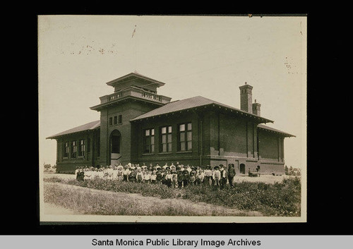 Student body in front of Grant School, Santa Monica, Calif