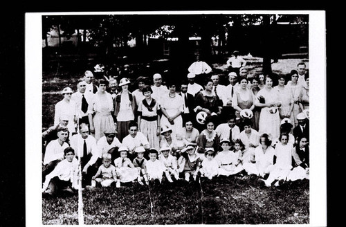 Douglas Aircraft Company employees from the Wilshire plant on their "Annual Outing."