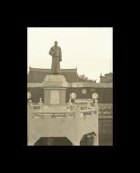 Li Pingshu statue, Shanghai, China