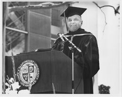 Frank Sinatra speech at LMU graduation commencement