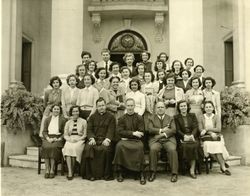 Harold Ryan, S.J., and students of Universidade CatoÃƒÅ’Ã¯Â¿Â½lica do Rio de Janeiro