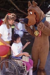 LMU Special Games, girl saying hello to Scooby Doo