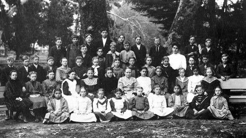 Mrs. Porter's fourth and fifth grade students, Tustin Public School, 1906-1907