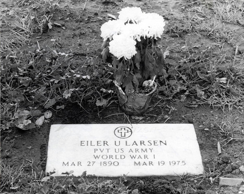 Grave of world famous Laguna Greeter at VA National Cemetery